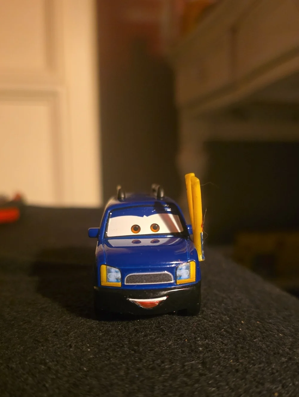 Disney Pixar Cars Clutch Foster 1:55 Diecast Car